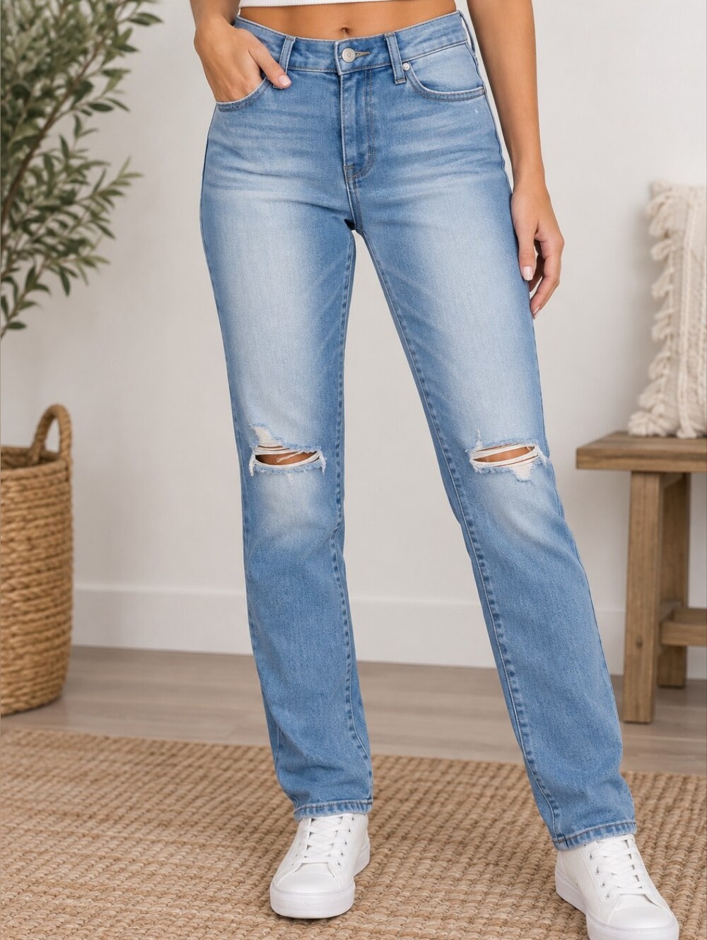 EMPYRE Drea Light Wash Distressed High-Rise Jeans – Juniors 9